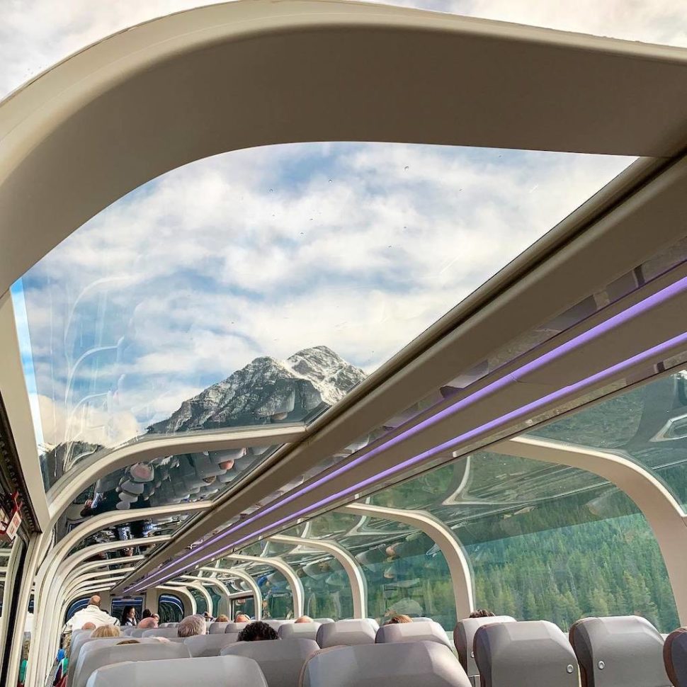 tåge Michelangelo Grøn baggrund A Glass-Domed Train Will Soon Be Boarding In Colorado - Travel Noire