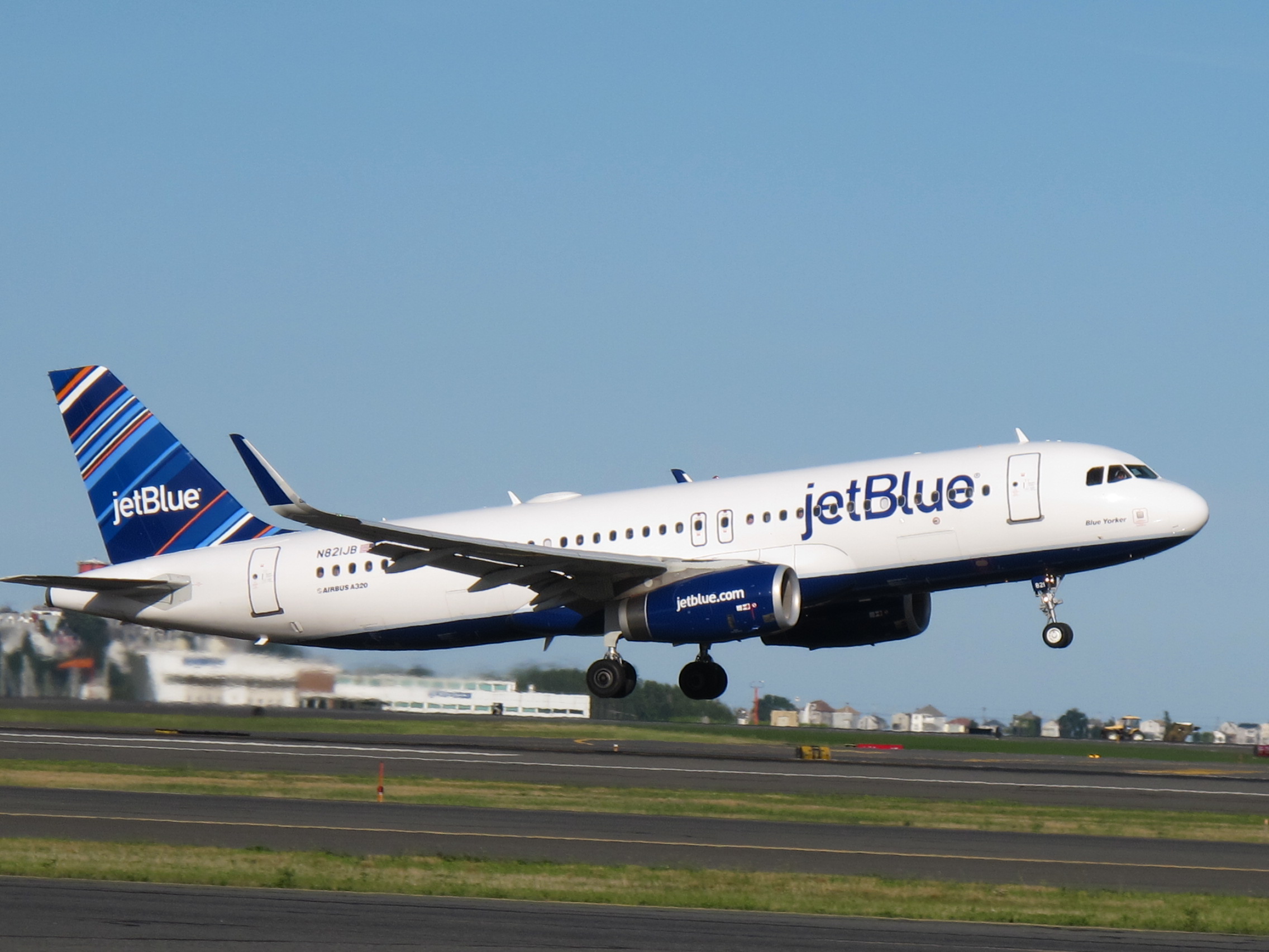 JetBlue Passenger Shouts That Plane Will 'Crash,' Forcing Emergency Landing