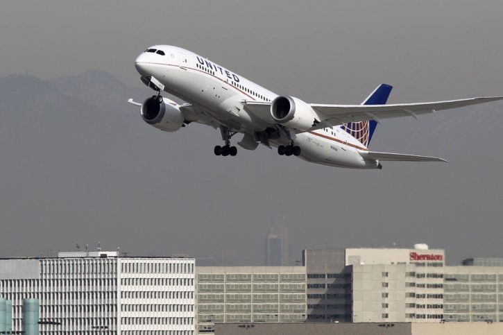 United Airlines Passenger Experiencing COVID-19 Symptoms Dies Mid-Flight