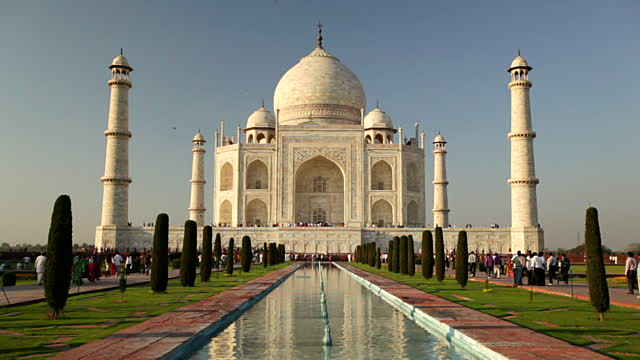 Tourists Will Now Have To Pay A Fine For Spending More Than Three Hours At Taj Mahal