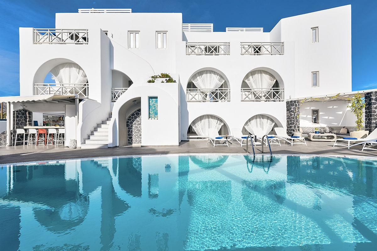 Travel Deal: Book This 4-Star  Santorini Hotel For As Little As $65/Night