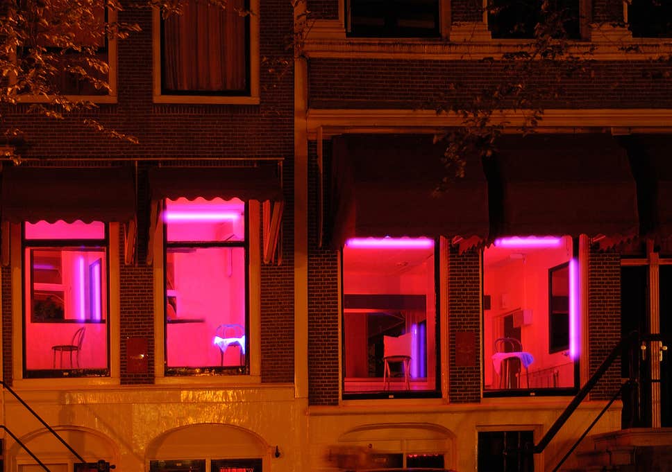 Amsterdam To Ban Cannabis From Red Light District Streets