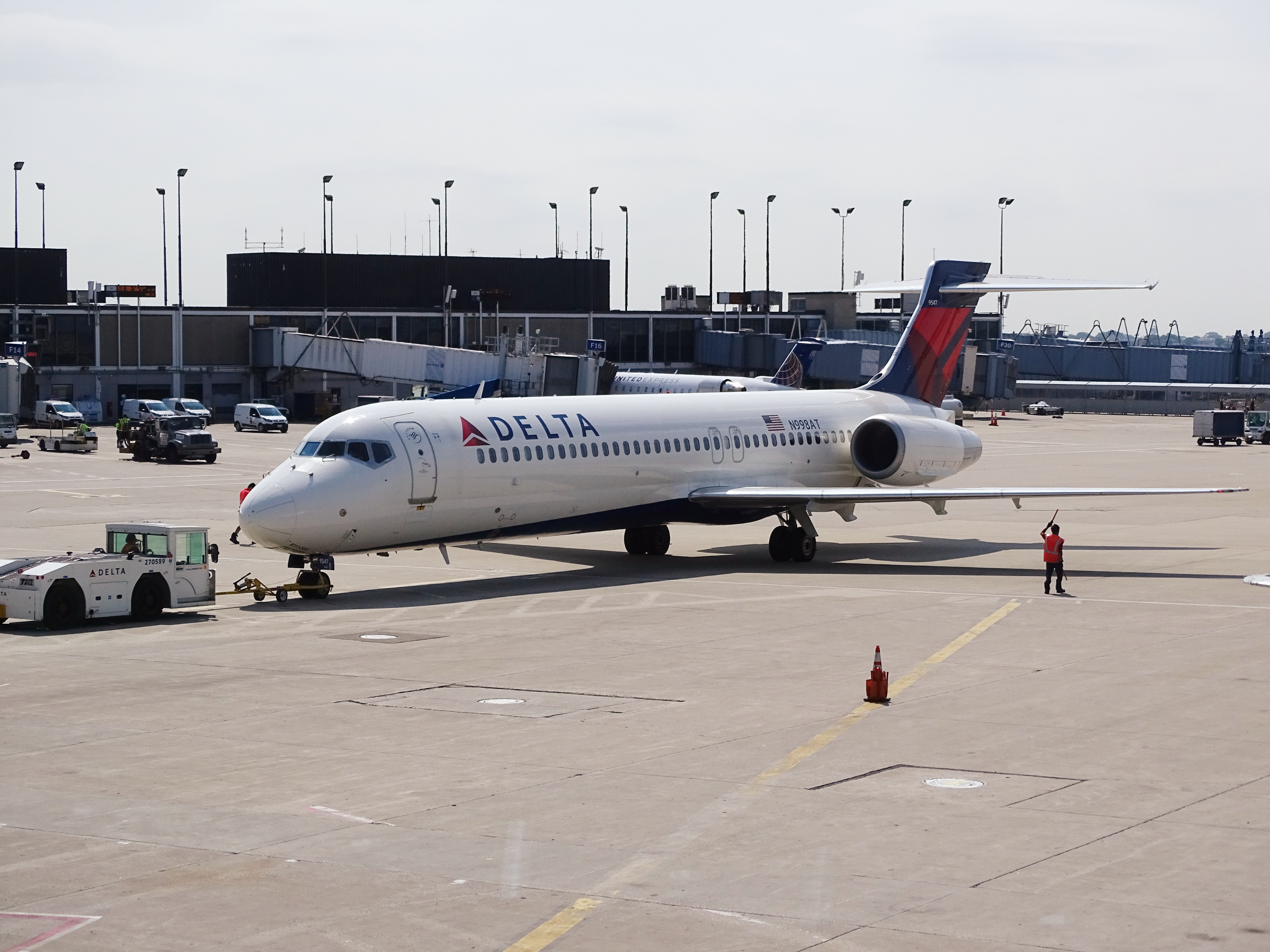 Possibly Drunk Delta Pilot Kicked Off Plane And Arrested