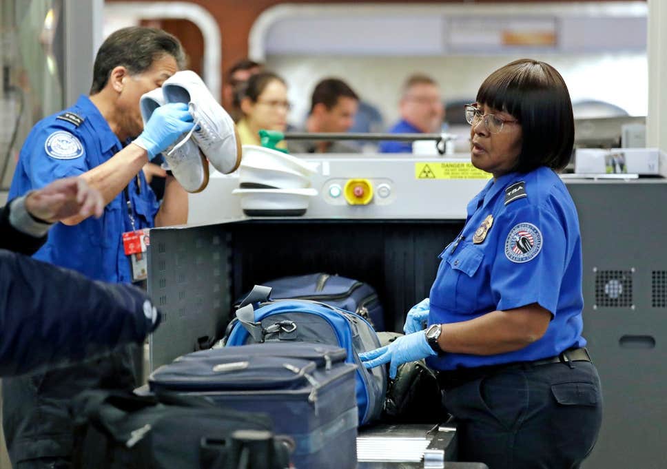 Airport Security Guard Hands Traveler A Note Saying "You Ugly" And Gets Fired