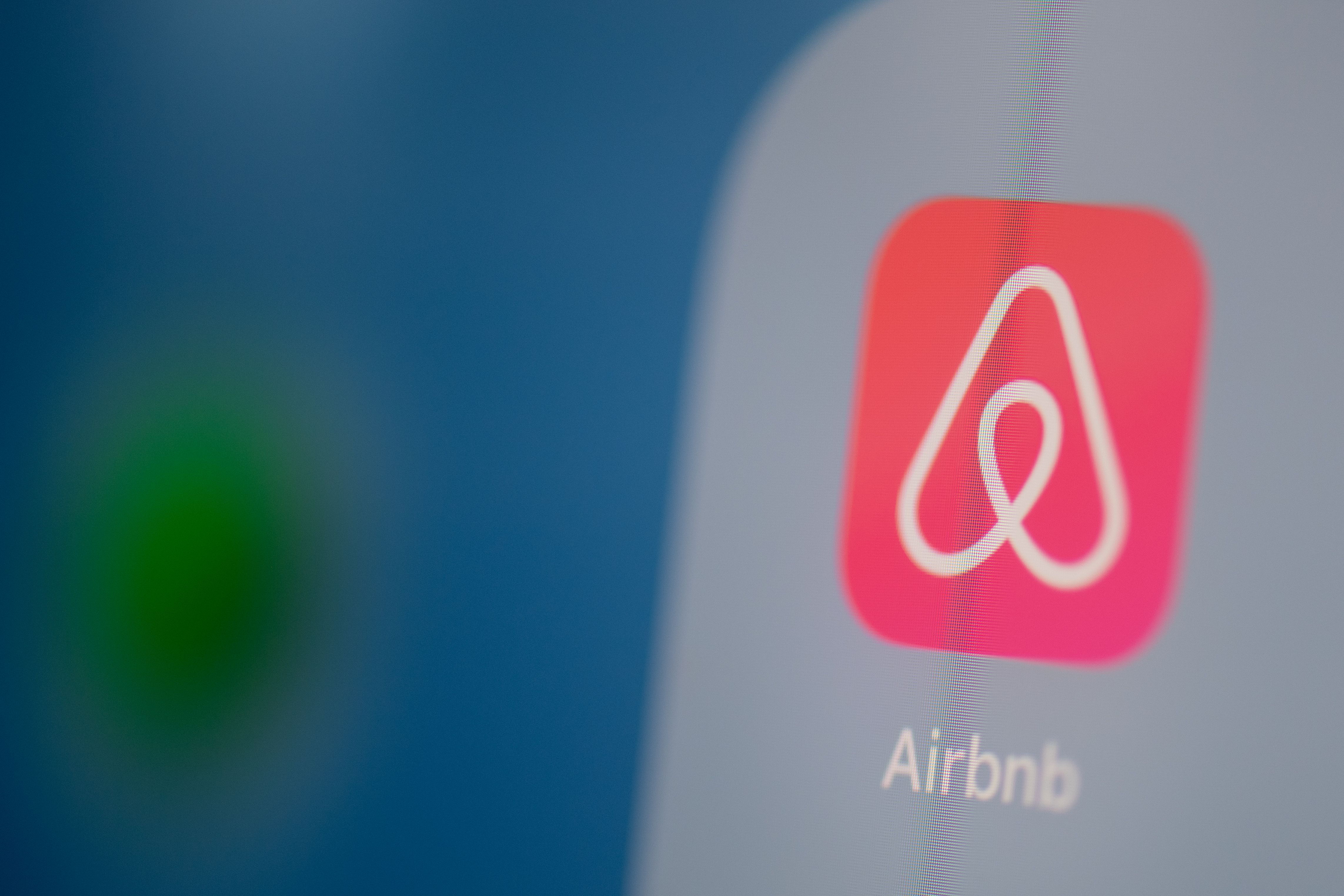 Airbnb Denies Refunds For Displaced Guests Due To Hurricane Ian 
