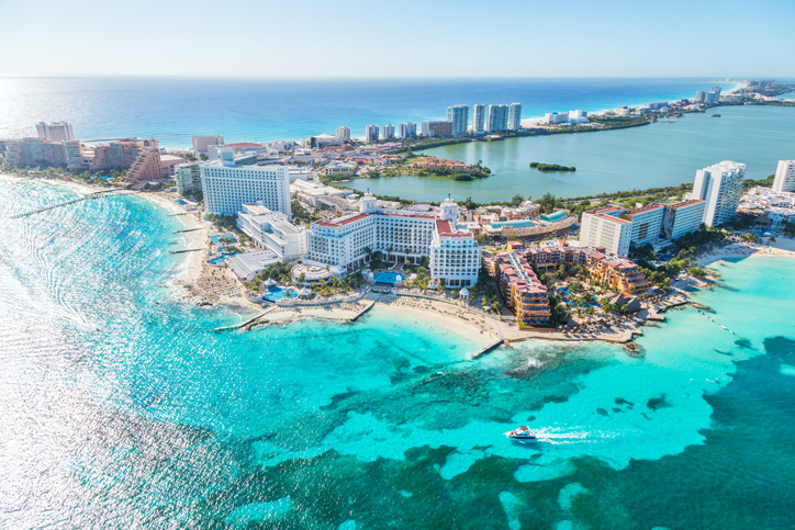 Cancun Deploys Citizen Security Agents to Patrol Beaches Ahead of Summer Tourism Season