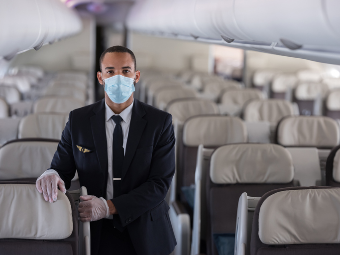 El vuelo de American Airlines con destino a Londres regresa a Miami en pleno vuelo sobre un pasajero sin máscara – Travel Noire
