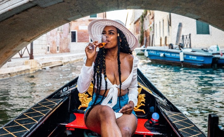This Travel Influencer Used 6-Hour Flight Time To Transform Her Look