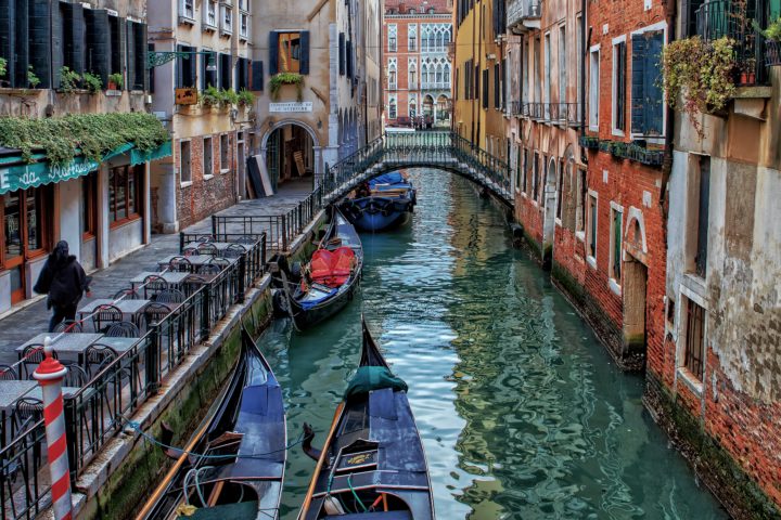 Should Cities Restrict Large Tourist Groups To Improve Local Life? Venice Just Did