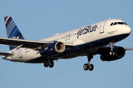 JetBlue Wants To Hire 700 Pilots And Flight Attendants Before Summer