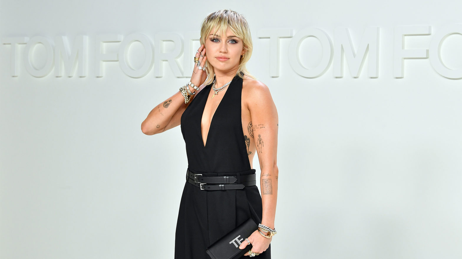 Miley Cyrus Says Plane Was Struck By Lightening While Heading To Paraguay