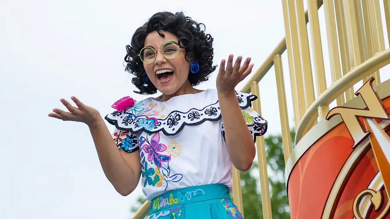 Disney World Introduces New And Old Characters, Allows Hugs Again