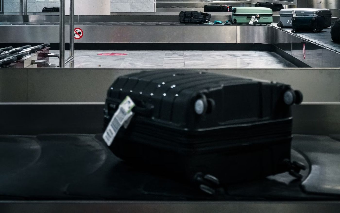 unclaimed luggage on conveyor belt at the airport