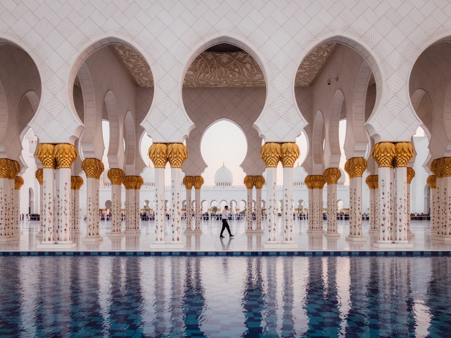 United Arab Emirates Travel Guide: Unveil Your Middle Eastern Oasis