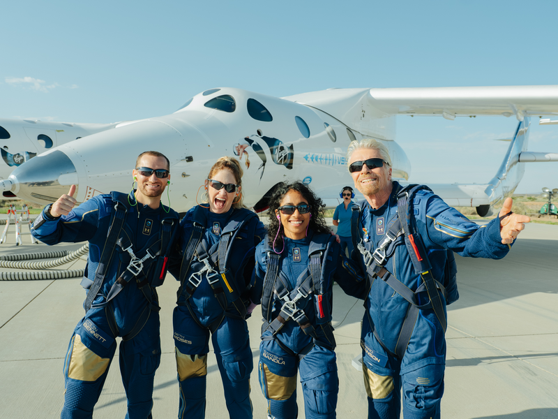 Virgin Galactic - Galaxy 01 flight members with Richard Branson