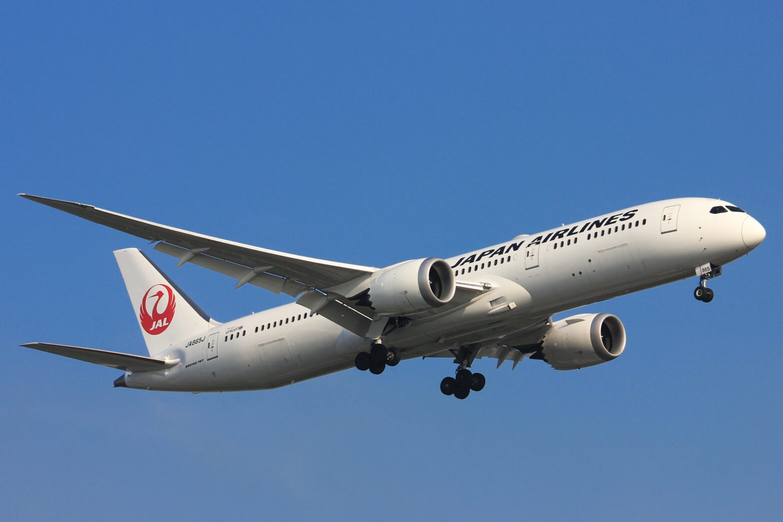 Japan Airlines Enables Environmentally Responsible Travel With Clothing Rentals