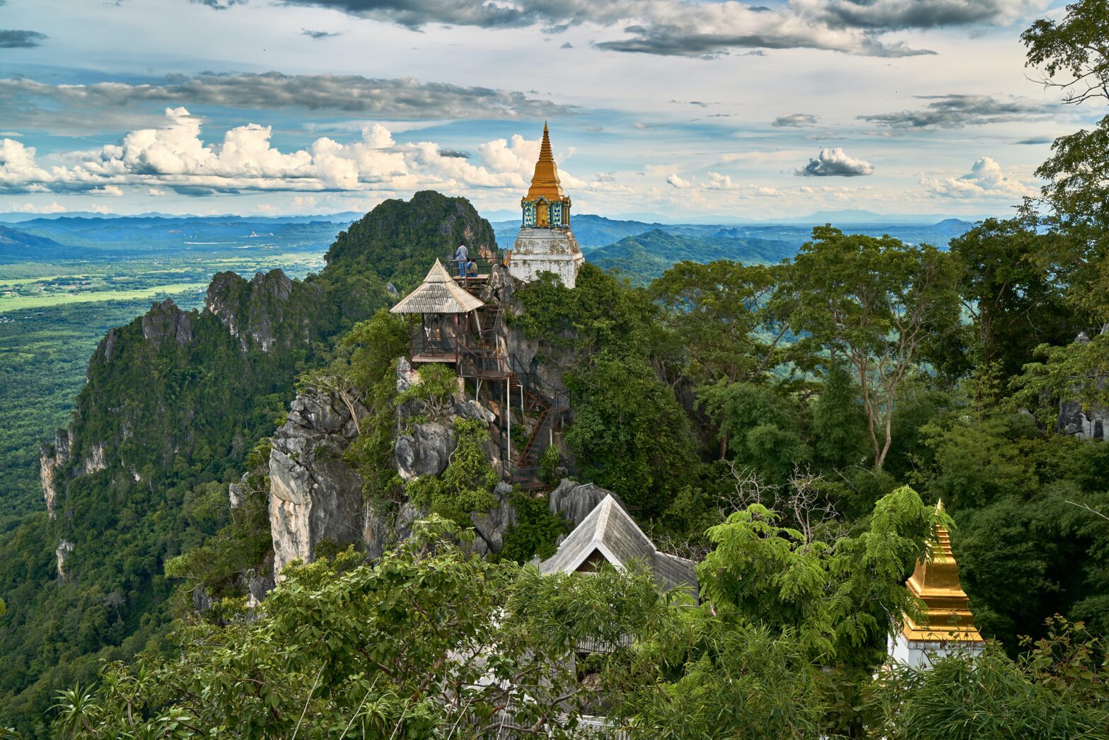 Thailand’s Spiritual Treasures: Top Temples to Visit in Bangkok