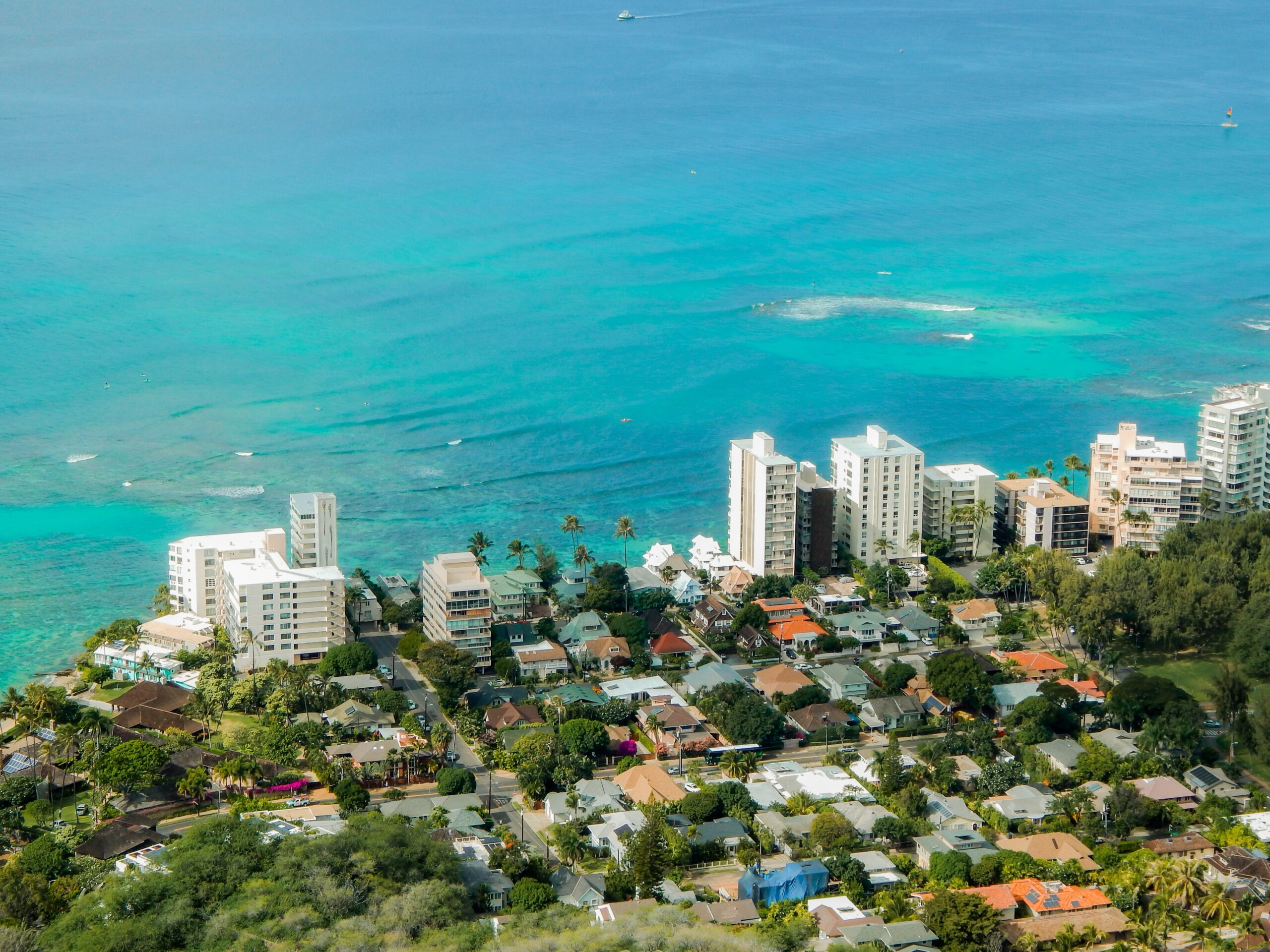These popular islands are some of the best places to visit will in Hawaii. 
Pictured: a Hawaiian metropolitan city  with seaside resorts and homes 
