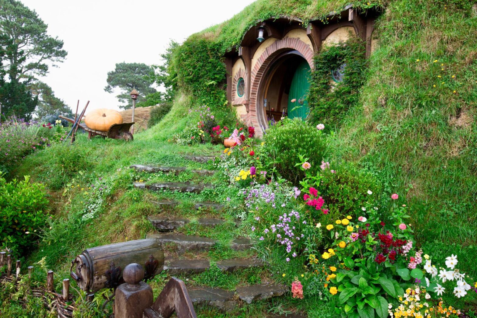 There's Now A Hobbit Hole In New Zealand That You Can Actually Visit