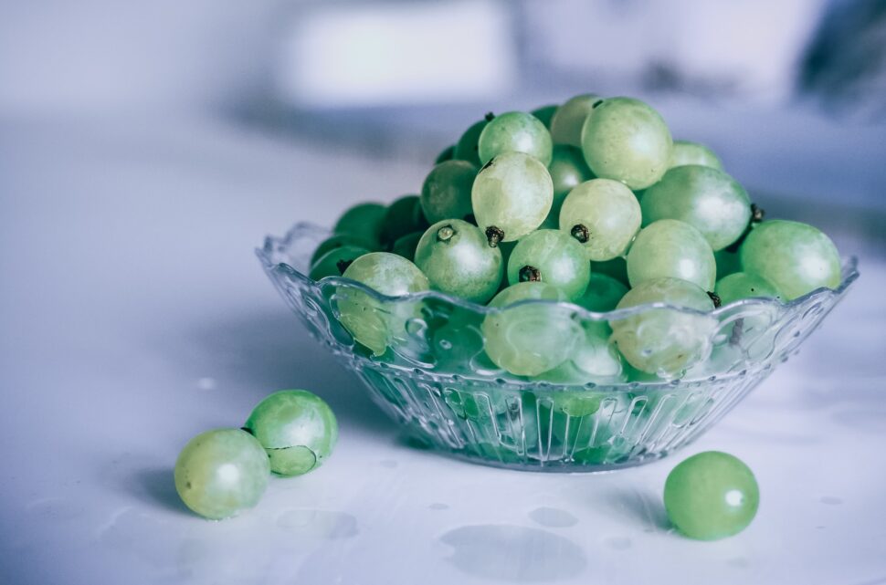 grapes in a bowl
