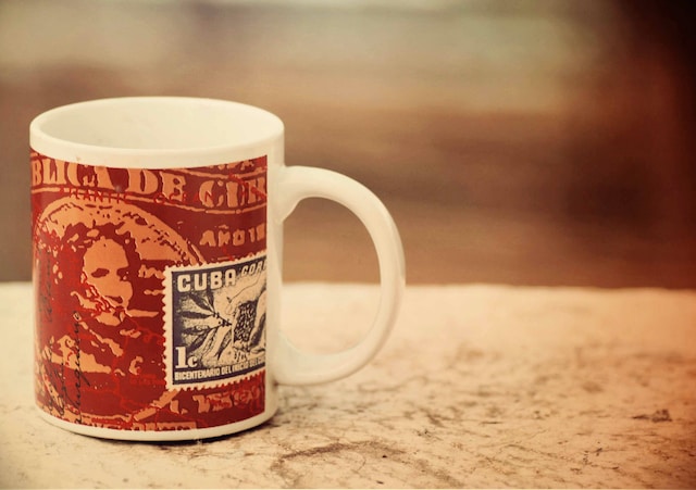 Mug with Cuban currency