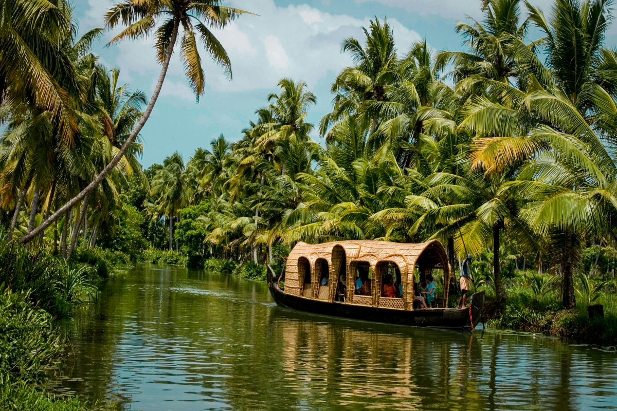 Enjoy A Luxury Experience on this Houseboat Stay In Kerala, India's Backwaters