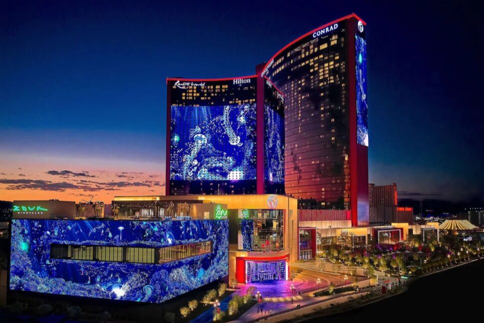 exterior of Las Vegas Hilton at Resorts World at night