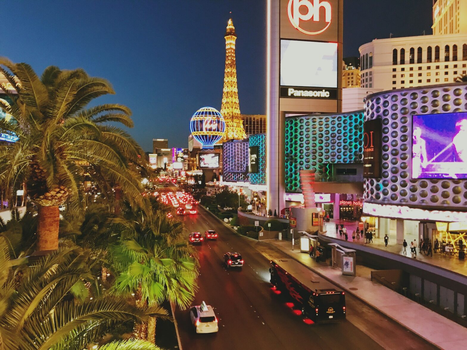 What to Wear in Vegas for a Glamorous Yet Comfortable Experience