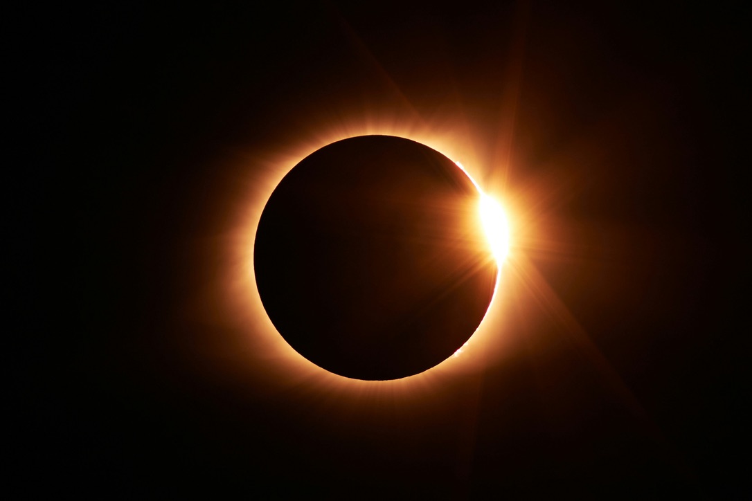 Learn about the best places to visit and witness the eclipse of 2026.
pictured: an HD photo of an eclipse 