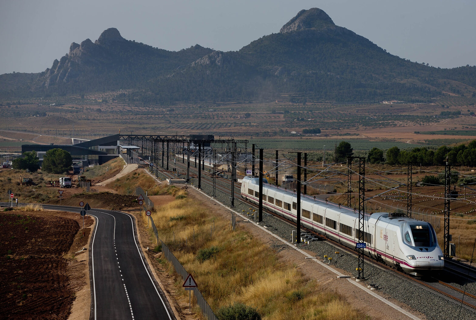 Una nueva línea ferroviaria conectará próximamente las localidades costeras más visitadas de España